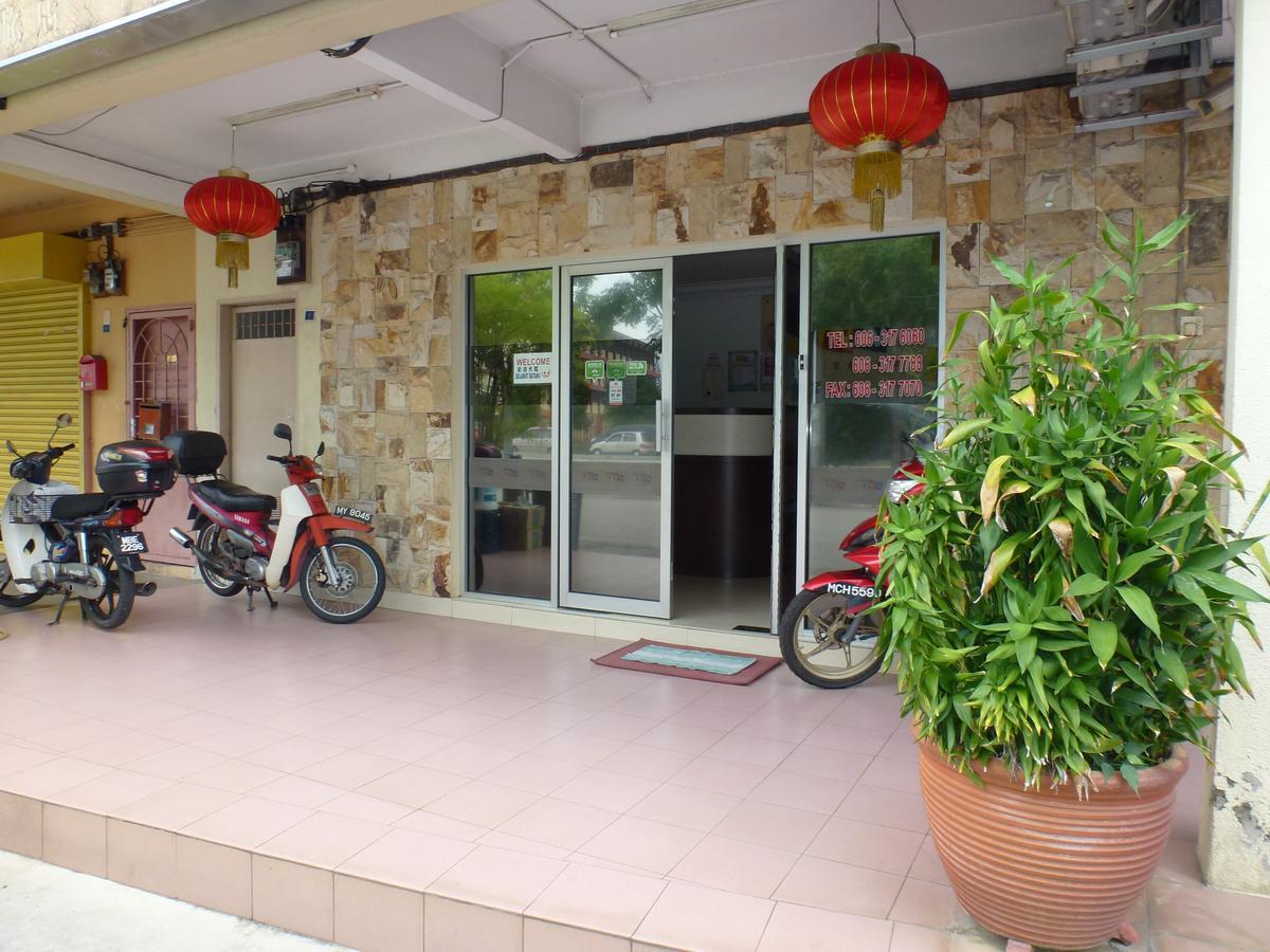 Batu Berendam Inn Kampong Sungai Putat Esterno foto