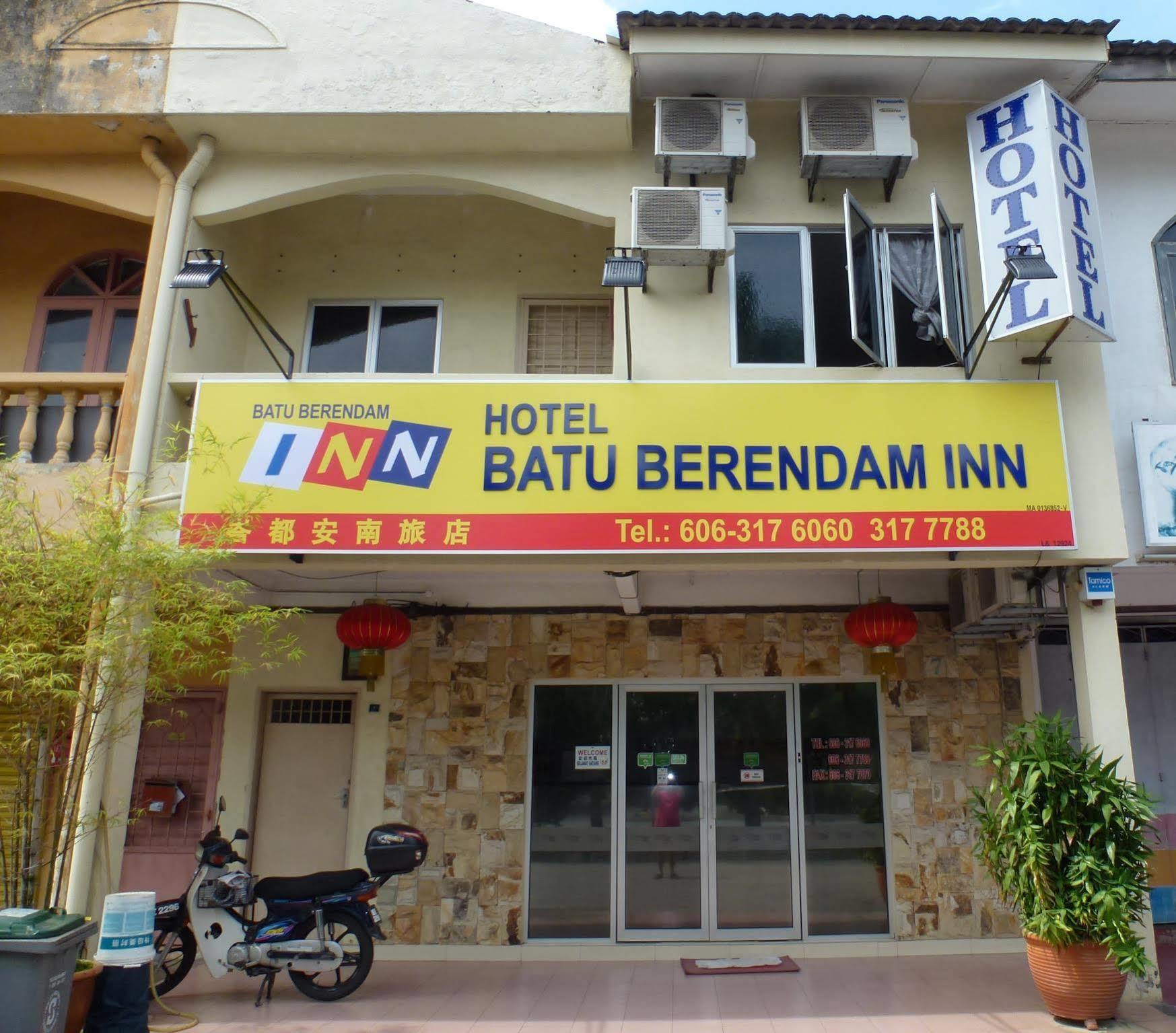 Batu Berendam Inn Kampong Sungai Putat Esterno foto