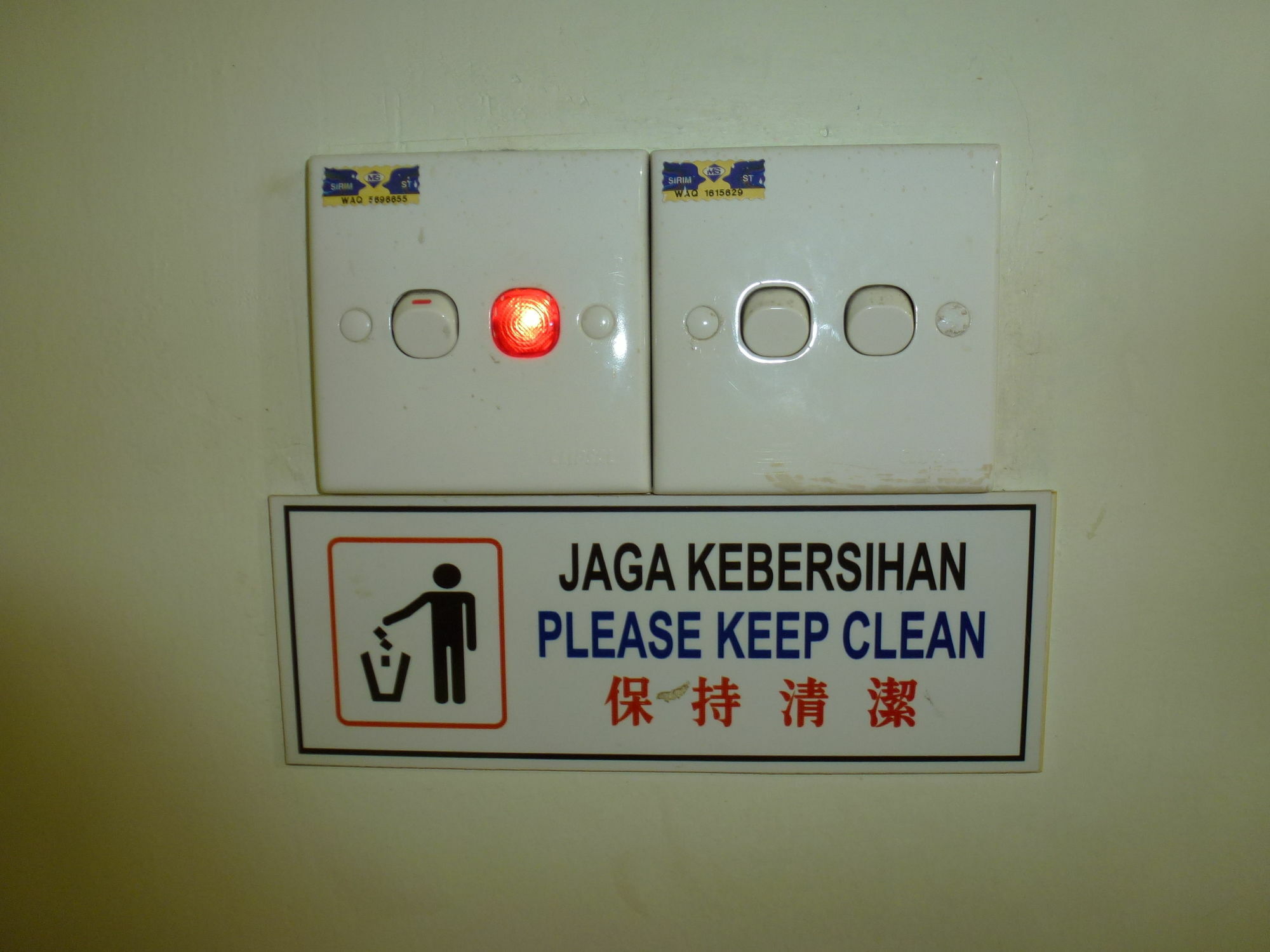 Batu Berendam Inn Kampong Sungai Putat Esterno foto