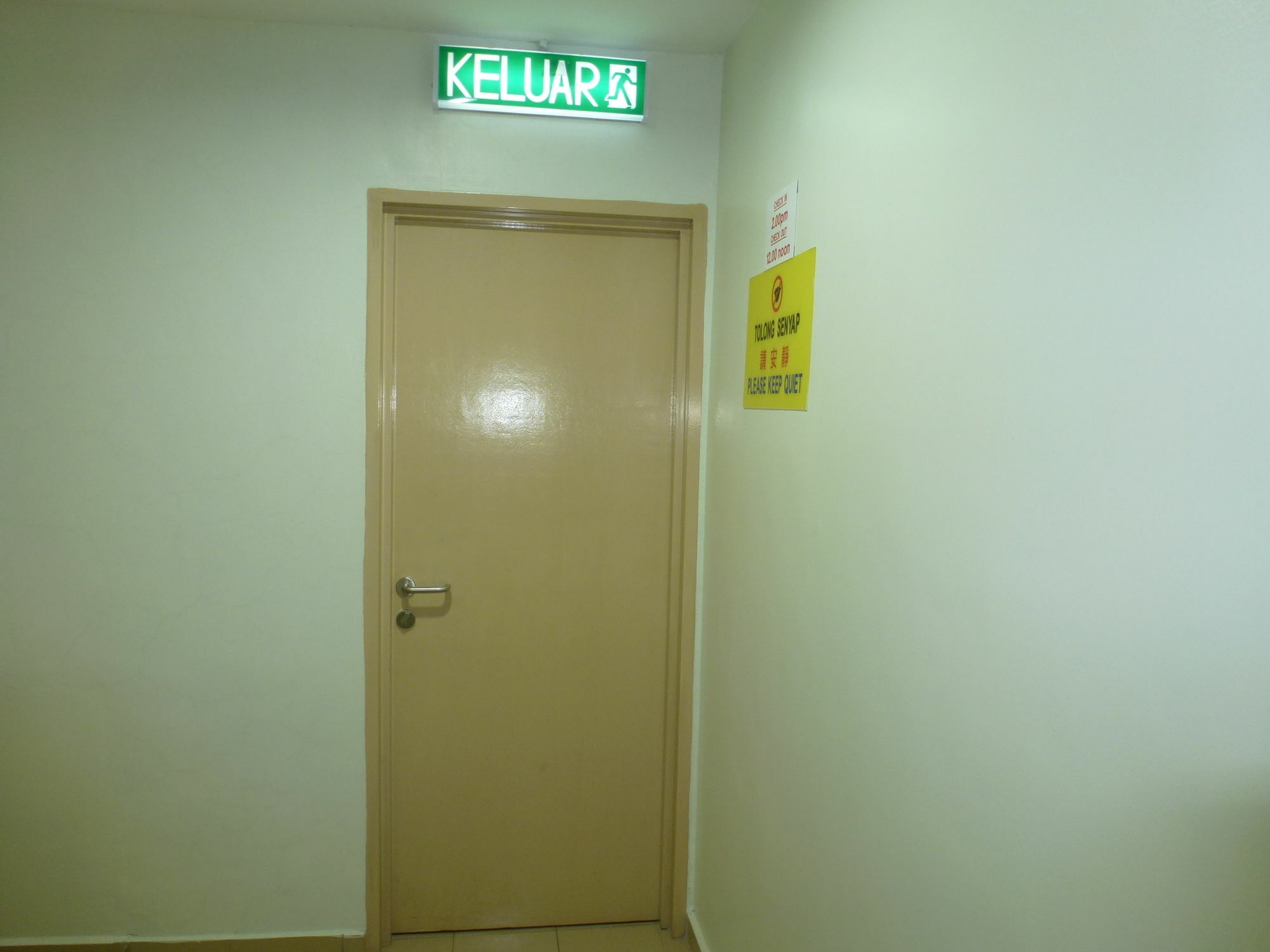 Batu Berendam Inn Kampong Sungai Putat Esterno foto
